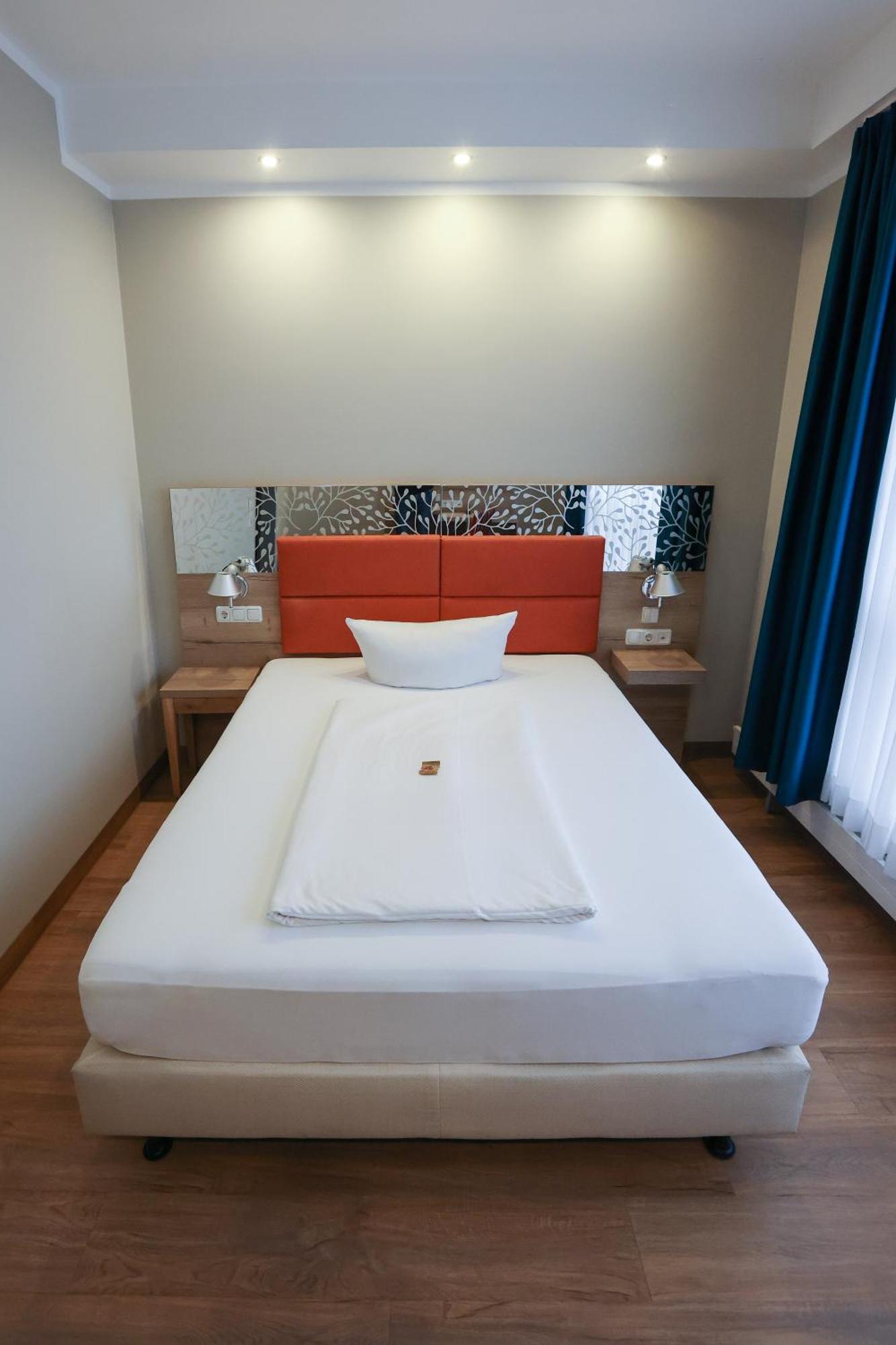 Hotel Blaubeurer Tor Ульм Екстер'єр фото
